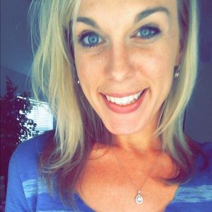 Meet your Posher, Elyse